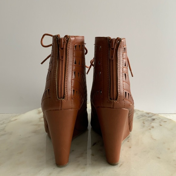 Stylish Lace-up Wedges - Picture 3 of 11